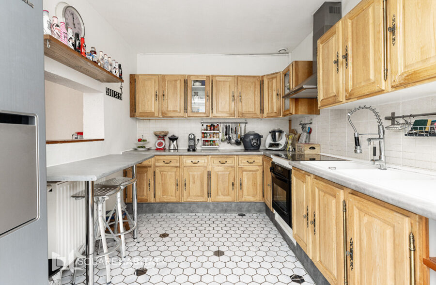 Maison lumineuse 3 chambres et bureau, jardin, garage 50m²