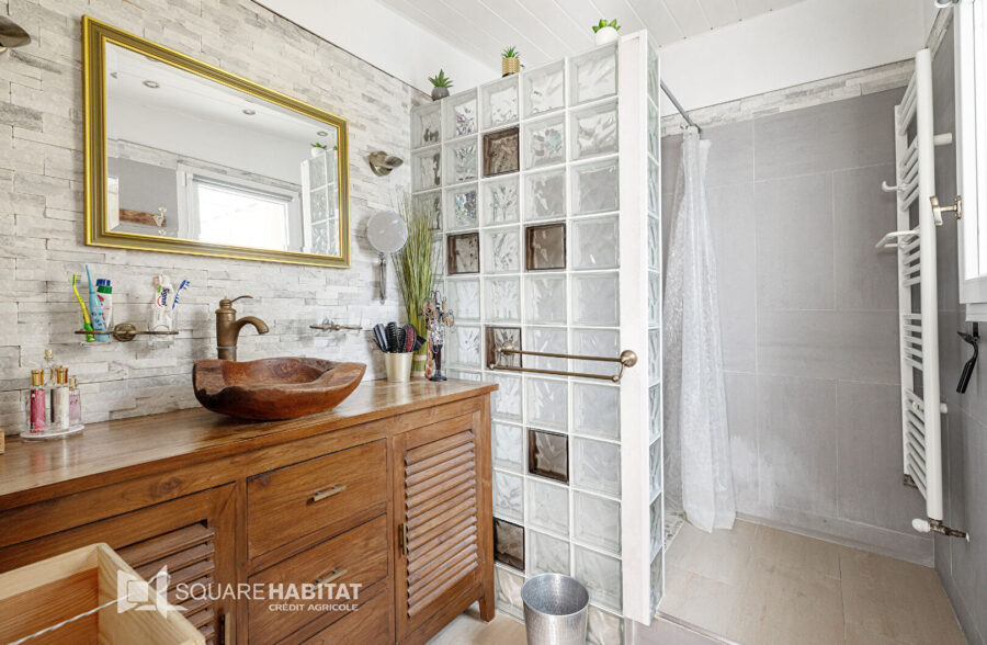 Maison lumineuse 3 chambres et bureau, jardin, garage 50m²