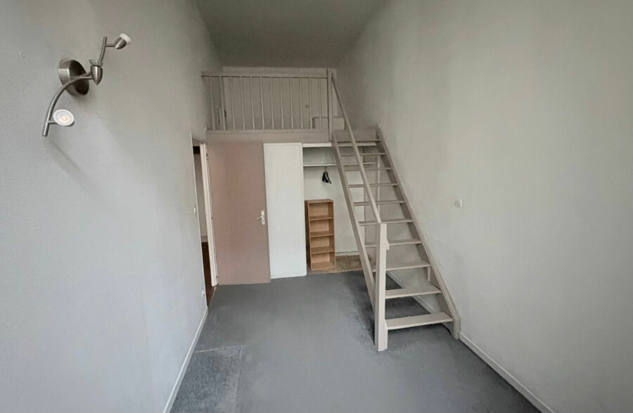 APPARTEMENT DE TYPE 2 AVEC DOUBLE MEZZANINE, A PROXIMITE DE LA GARE ET DE LA GRAND PLACE