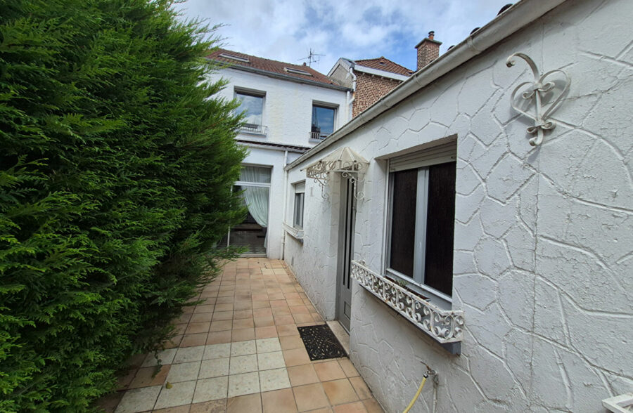 Maison de ville avec jardin et garage, beaux volumes !