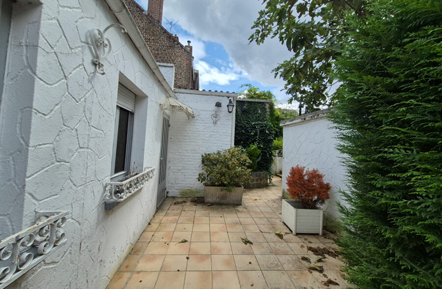 Maison de ville avec jardin et garage, beaux volumes !