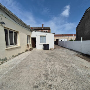 immeuble de rapport – 240 m² habitables avec cour, garage et terrain