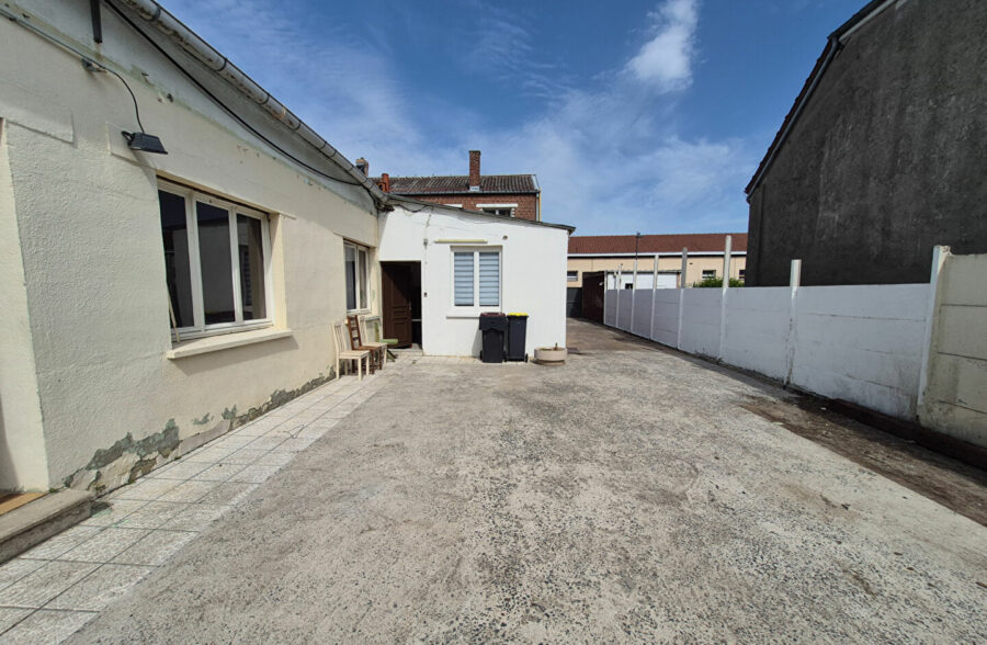 immeuble de rapport – 240 m² habitables avec cour, garage et terrain