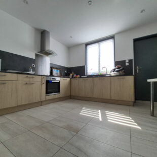 immeuble de rapport – 240 m² habitables avec cour, garage et terrain