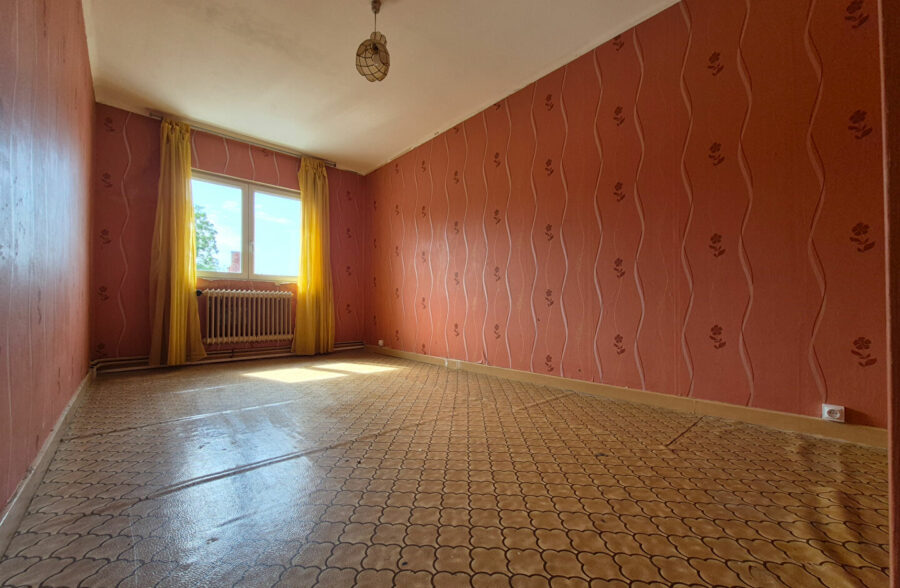 immeuble de rapport – 240 m² habitables avec cour, garage et terrain