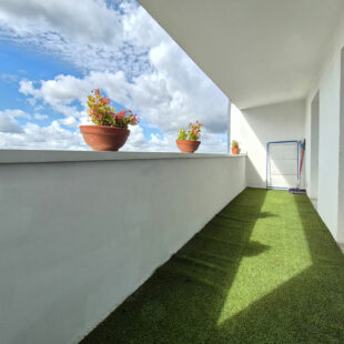 Magnifique appartement 4 chambres dernier étage à proximité immédiate du métro.