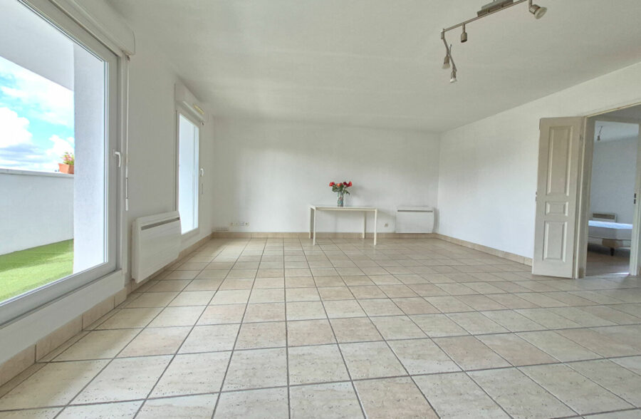 Magnifique appartement 4 chambres dernier étage à proximité immédiate du métro.