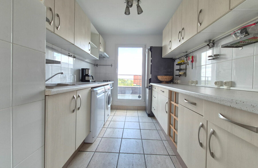 Magnifique appartement 4 chambres dernier étage à proximité immédiate du métro.