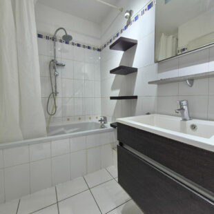 Magnifique appartement 4 chambres dernier étage à proximité immédiate du métro.