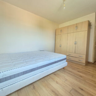 Magnifique appartement 4 chambres dernier étage à proximité immédiate du métro.