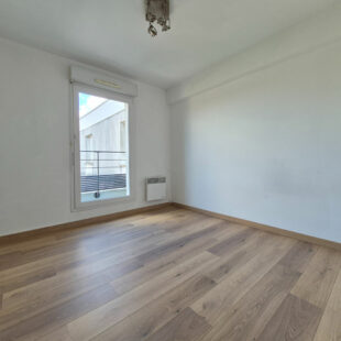 Magnifique appartement 4 chambres dernier étage à proximité immédiate du métro.