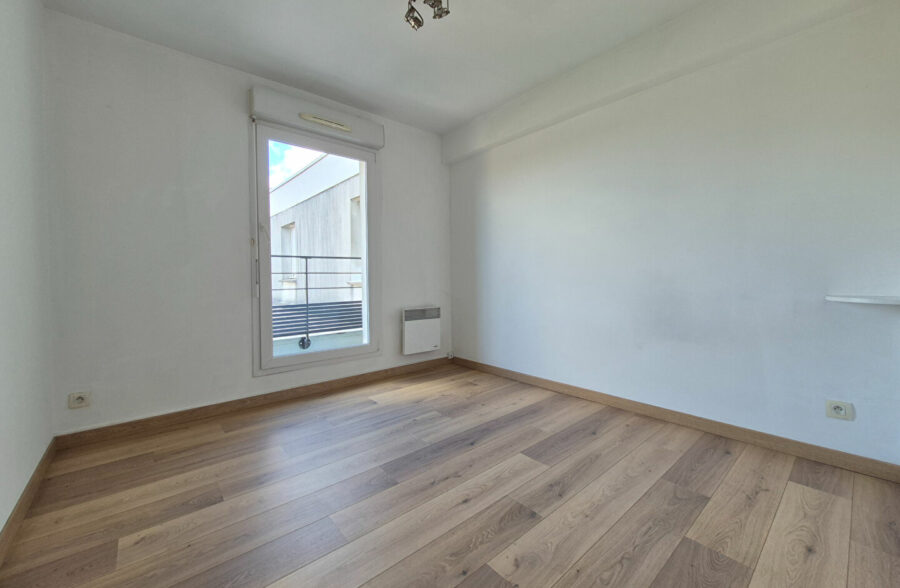 Magnifique appartement 4 chambres dernier étage à proximité immédiate du métro.