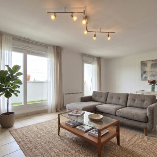 Magnifique appartement 4 chambres dernier étage , place de parking, à 5min du métro.