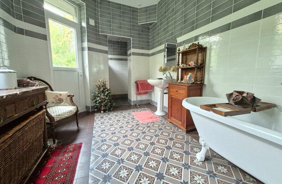 Sublime bourgeoise typique de Roubaix en semi plain-pied DPE C