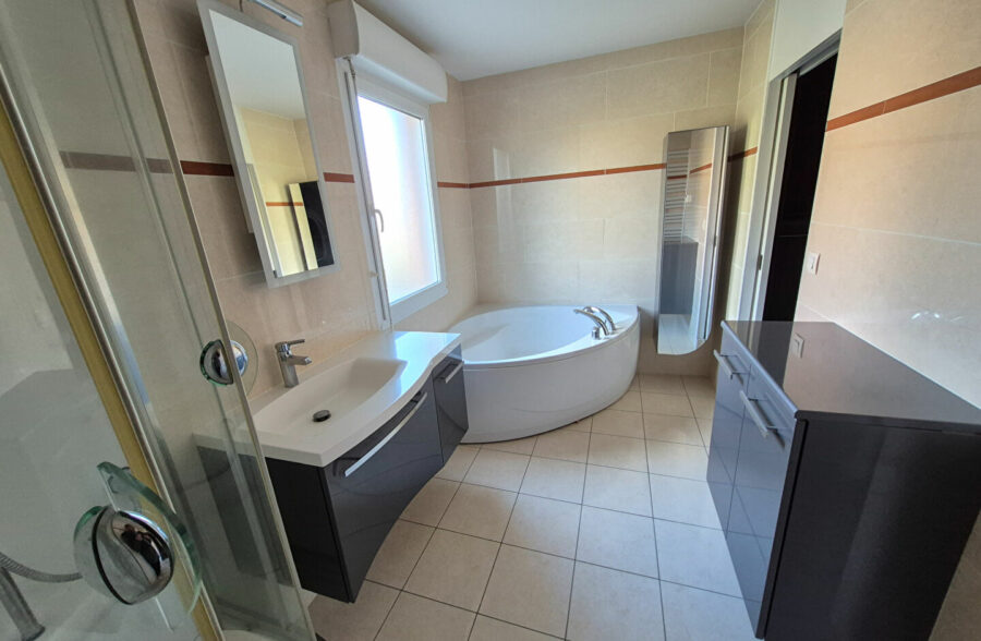 Appartement Haubourdin 2 chambres, dressing, cellier, 2 parkings, une cave, grande terrasse