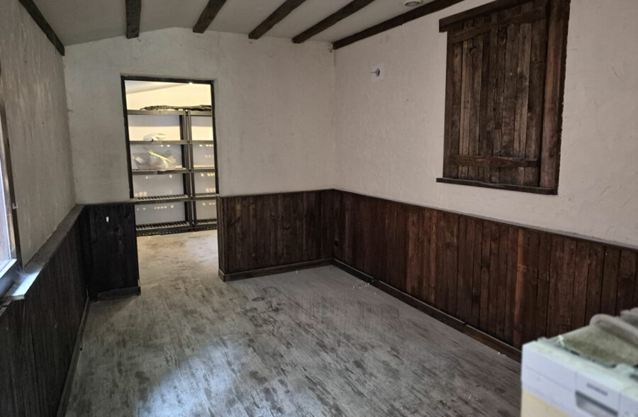 Local commercial Lens