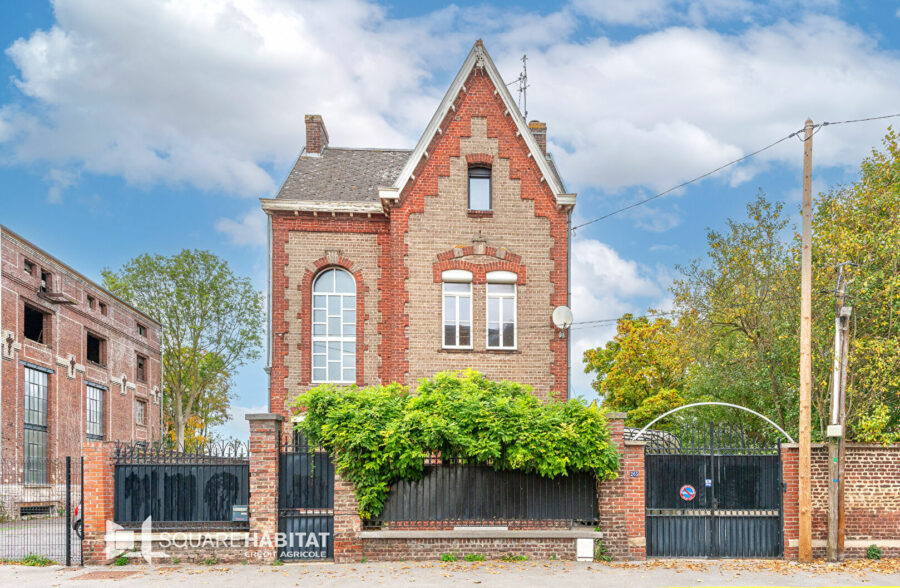MAISON  DE MAITRE INDIVIDUELLE DE 185 M² &nbsp;Sous compromis&nbsp;
