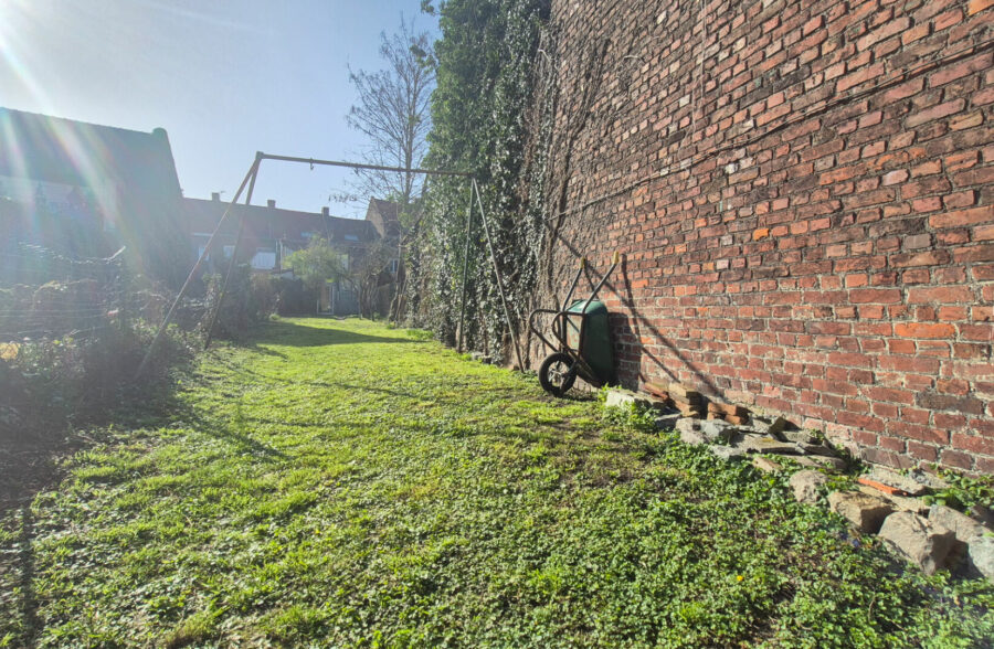 Maison semi bourgeoise des années 30′, jardin et atelier/garage de 52m²!