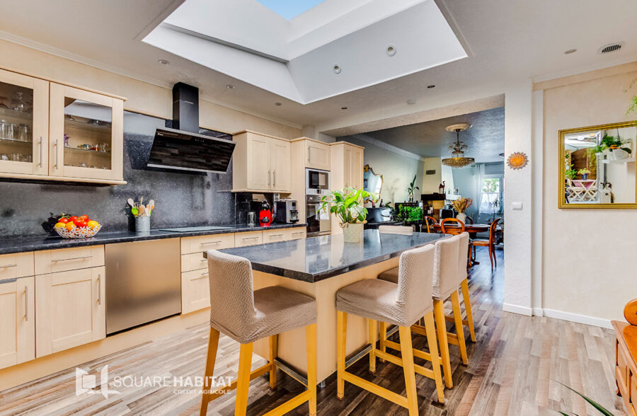 Maison Tourcoing 7 pièce(s) 0200 m2