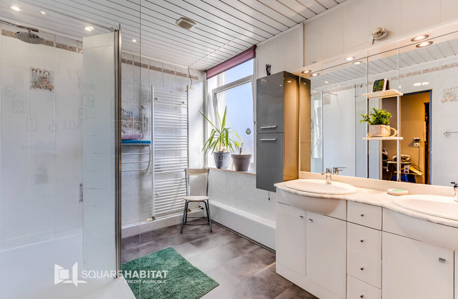 Maison Tourcoing 7 pièce(s) 0200 m2