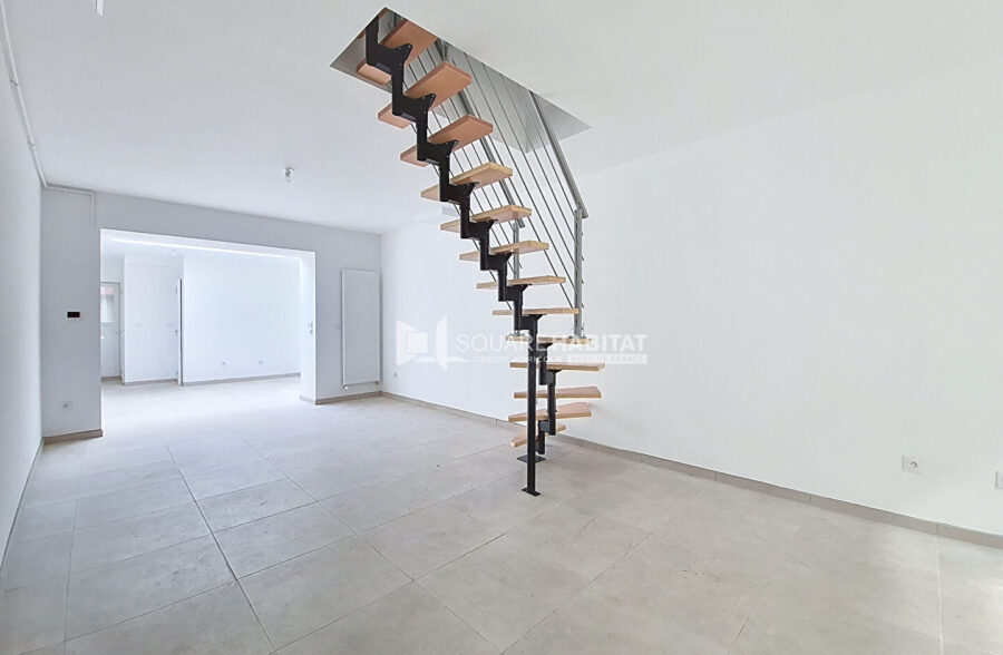 MAISON REFAITE A NEUF 4 CHAMBRES ET EXTERIEUR