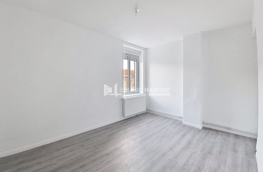 MAISON REFAITE A NEUF 4 CHAMBRES ET EXTERIEUR