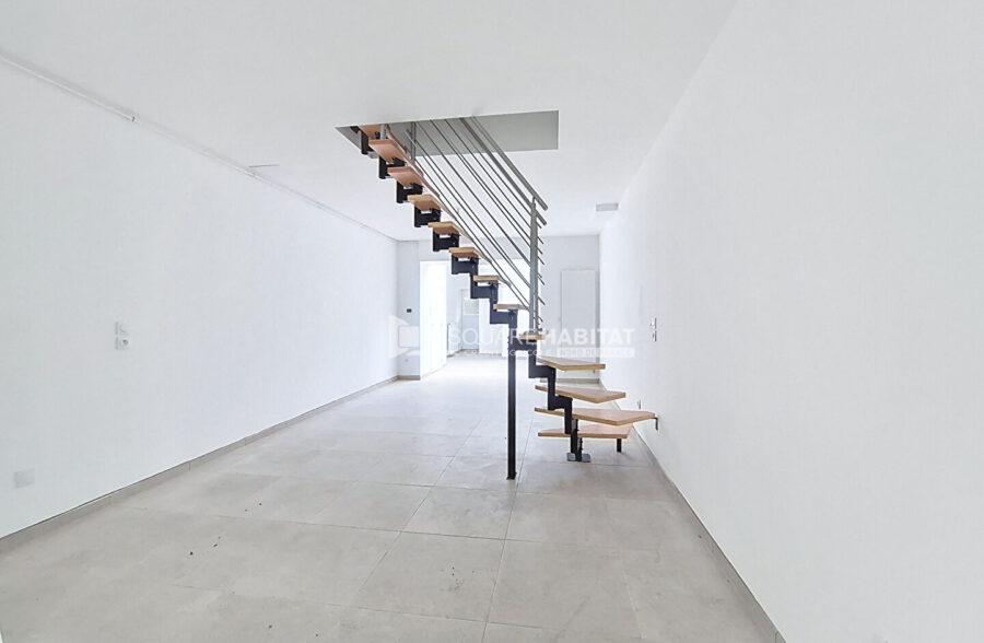 MAISON REFAITE A NEUF 4 CHAMBRES ET EXTERIEUR