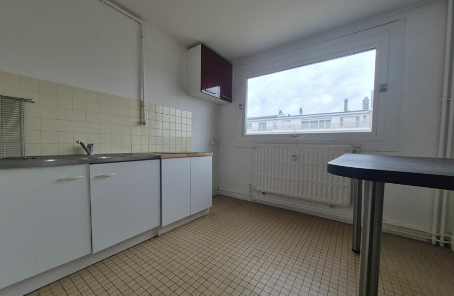 LILLE CENTRE & GARES – APPARTEMENT 3 PIECES A RAFRAICHIR – CAVE – PARKING EN OPTION