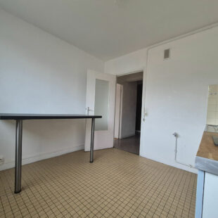 LILLE CENTRE & GARES – APPARTEMENT 3 PIECES A RAFRAICHIR – CAVE – PARKING EN OPTION