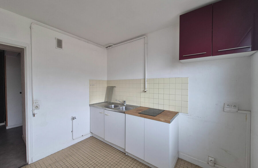 LILLE CENTRE & GARES – APPARTEMENT 3 PIECES A RAFRAICHIR – CAVE – PARKING EN OPTION