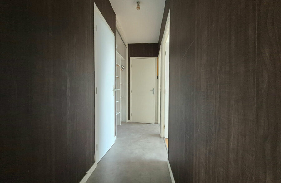 LILLE CENTRE & GARES – APPARTEMENT 3 PIECES A RAFRAICHIR – CAVE – PARKING EN OPTION