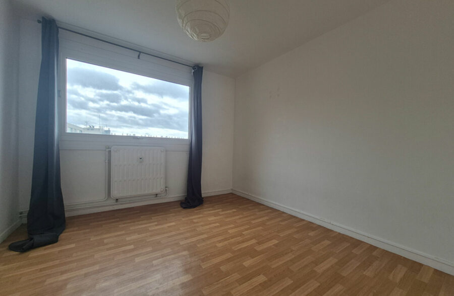 LILLE CENTRE & GARES – APPARTEMENT 3 PIECES A RAFRAICHIR – CAVE – PARKING EN OPTION
