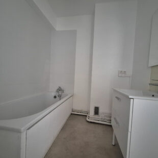 LILLE CENTRE & GARES – APPARTEMENT 3 PIECES A RAFRAICHIR – CAVE – PARKING EN OPTION