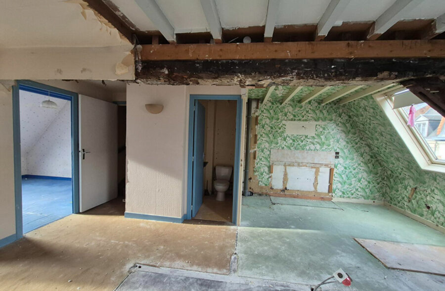 VIEUX LILLE – PLATEAU BRUT EN DUPLEX DE 66 M² LOI CARREZ (95M² AU SOL) – A AMENAGER