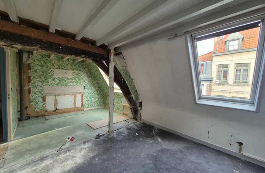 VIEUX LILLE – PLATEAU BRUT EN DUPLEX DE 66 M² LOI CARREZ (95M² AU SOL) – A AMENAGER