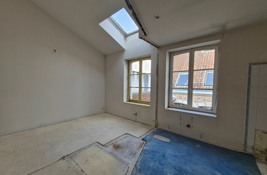 VIEUX LILLE – PLATEAU BRUT A AMENAGER EN T2 DE 47 M² LOI CARREZ
