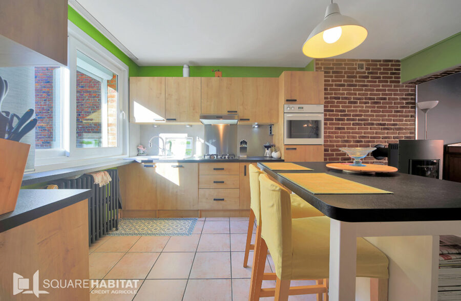 Maison 110 m² et garage.