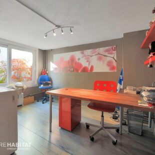 Maison 110 m² et garage.