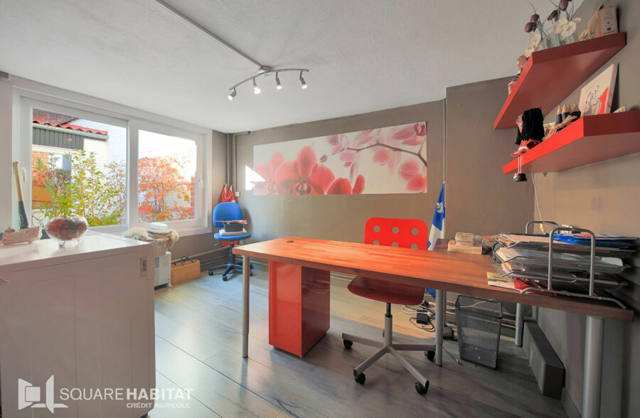 Maison 110 m² et garage.