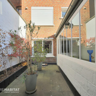 Maison 110 m² et garage.