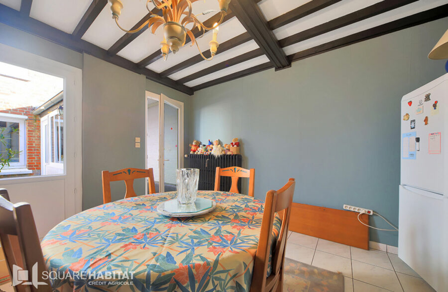 Maison 110 m² et garage.