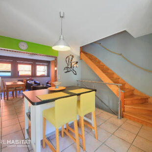 Maison 110 m² et garage.