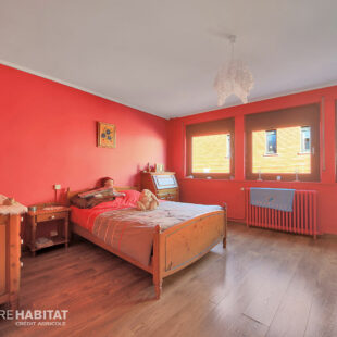 Maison 110 m² et garage.