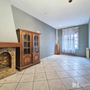 Large habitation offrant 4chambres, de beaux volumes et un extérieur !