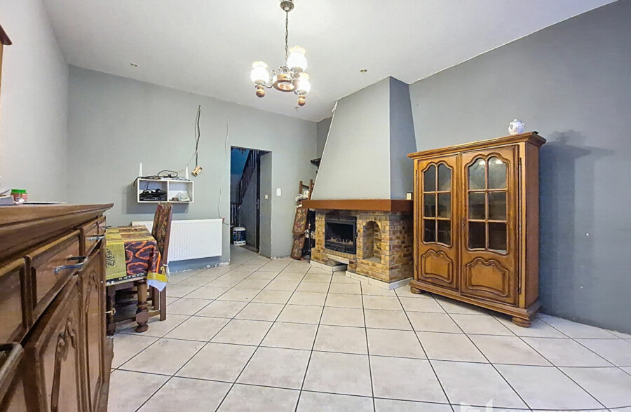 Large habitation offrant 4chambres, de beaux volumes et un extérieur !