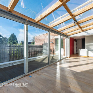 Maison de type “loft” – 4 chambres – Grand jardin et stationnement privatif