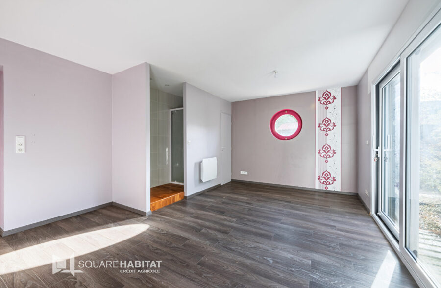 Maison de type “loft” – 4 chambres – Grand jardin et stationnement privatif