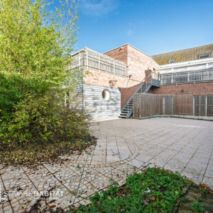 Maison de type “loft” – 4 chambres – Grand jardin et stationnement privatif