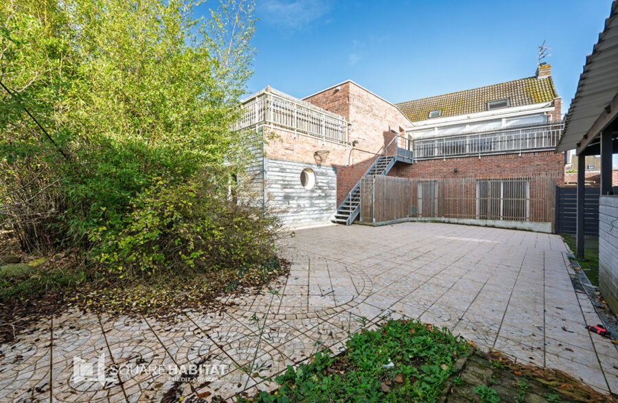 Maison de type “loft” – 4 chambres – Grand jardin et stationnement privatif