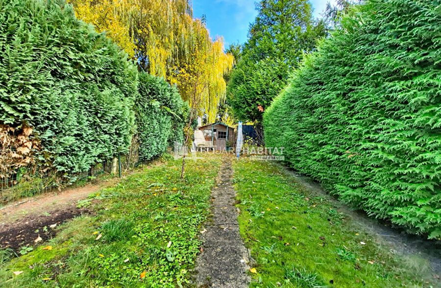 Secteur recherché et fort potentiel pour cette jolie maison située à Hem.